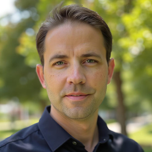 Colin Thomas's headshot